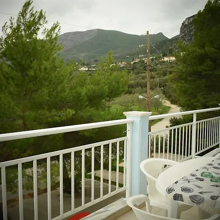 Parashis Apartment *